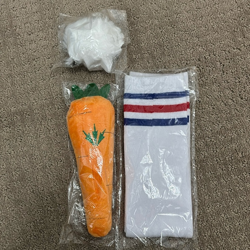 New in sealed packaging men’s bugs bunny costume pieces carrot, socks, tail